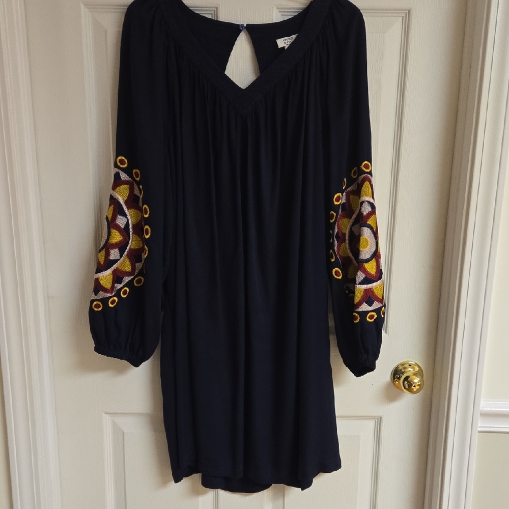 ✨️ Crown & Ivy Navy Midi Dress with Colorful Embroidery